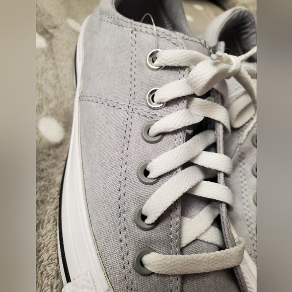 Converse All-Star Chuck Taylors - Picture 9 of 14